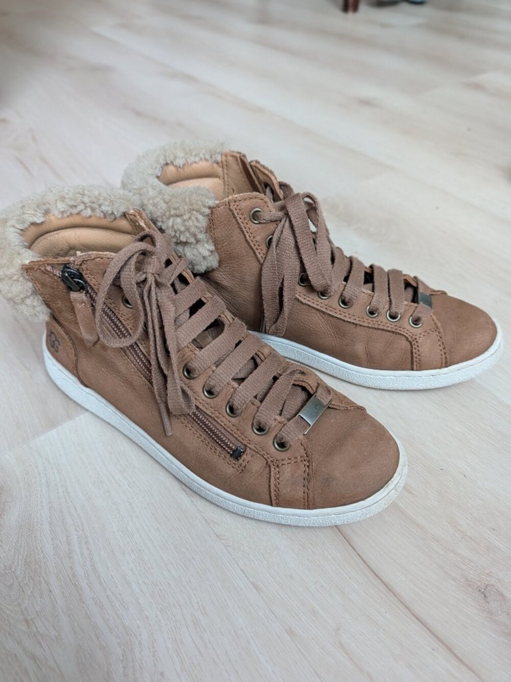 UGG Olive Genuine Shearling Cuff Sneaker (Women) Size 9, CHESTNUT NUBUCK LEATHER - Picture 2 of 7